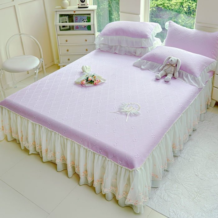 91家纺网 家纺一手货源 找家纺 漫布云 2025夏季新款PE聚乙烯中分子凉感凉豆豆蕾丝花边床裙款凉席三件套冰豆豆凉席可折叠可机洗 梦巴黎-香芋紫