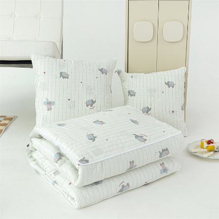 91家纺网 家纺一手货源 找家纺 （总）番茄+ 2025新款13370全棉印花卡通抱枕被