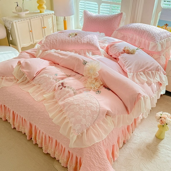 91家纺网 家纺一手货源 找家纺 2025春夏新品韩版公主风超柔水洗棉床盖四件套刺绣针织棉双层纱纯棉棉麻全棉公主风床盖款四件套 秘密花园—樱花粉  