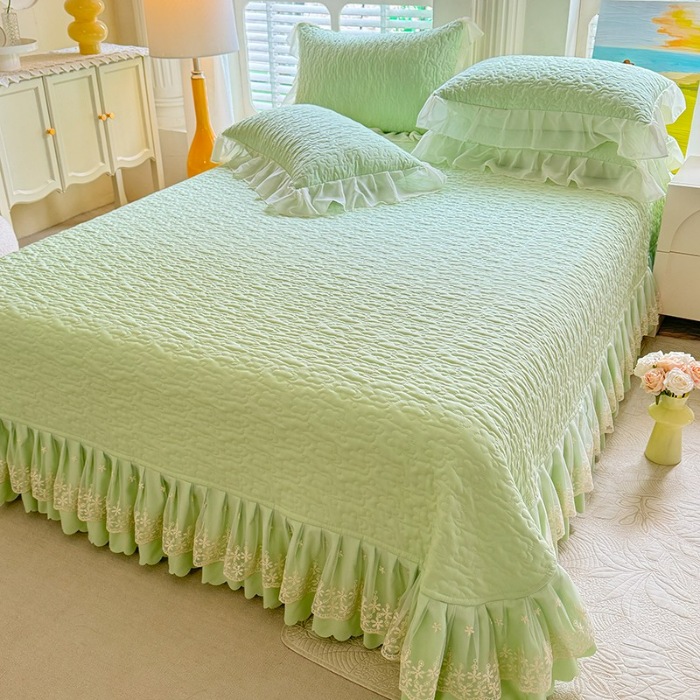 91家纺网 家纺一手货源 找家纺 2025春夏新品韩版公主风超柔水洗棉床盖四件套刺绣针织棉双层纱纯棉棉麻全棉公主风床盖款四件套  秘密花园—新芽绿