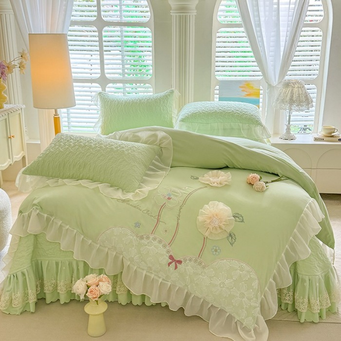 91家纺网 家纺一手货源 找家纺 2025春夏新品韩版公主风超柔水洗棉床盖四件套刺绣针织棉双层纱纯棉棉麻全棉公主风床盖款四件套  秘密花园—新芽绿