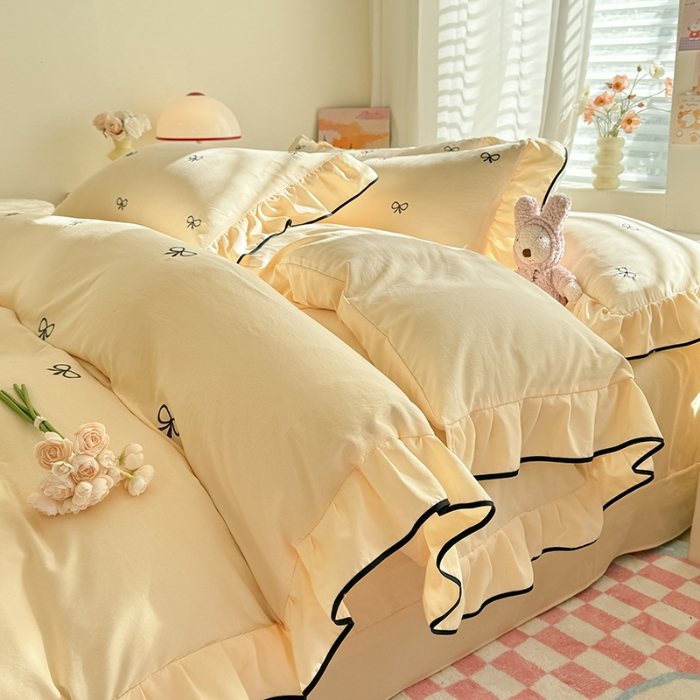 91家纺网 家纺一手货源 找家纺 苏米娜2025春夏新品韩版超柔水洗棉蝴蝶结刺绣针织棉双层纱纯棉棉麻全棉小香风公主风床裙款四件套 蝶儿飞飞—嫩黄 