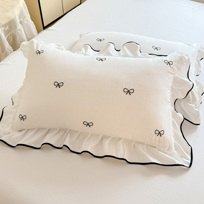 91家纺网 家纺一手货源 找家纺 苏米娜2025春夏新品韩版超柔水洗棉蝴蝶结刺绣针织棉双层纱纯棉棉麻全棉小香风公主风床裙款四件套  蝶儿飞飞-奶昔白 