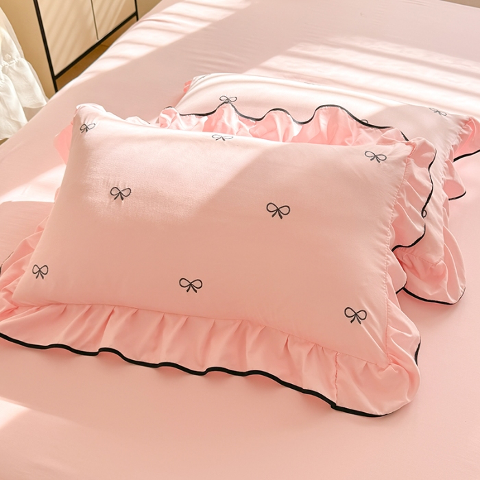 91家纺网 家纺一手货源 找家纺 苏米娜2025春夏新品韩版超柔水洗棉蝴蝶结刺绣针织棉双层纱纯棉棉麻全棉小香风公主风床裙款四件套 蝶儿飞飞—樱花粉