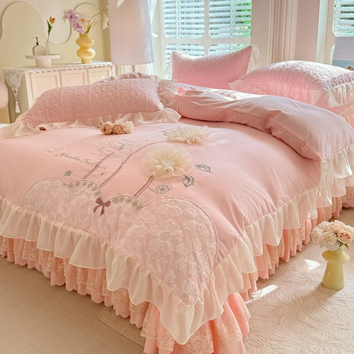 91家纺网 家纺一手货源 找家纺 苏米娜2026春夏新品韩版公主风超柔水洗棉床盖四件套刺绣针织棉双层纱纯棉棉麻全棉公主风床盖款四件套 秘密花园—樱花粉  