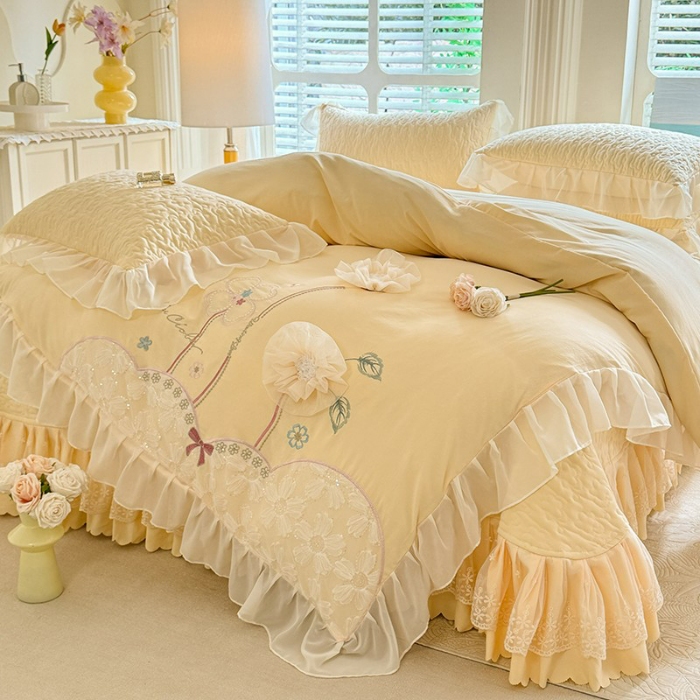 91家纺网 家纺一手货源 找家纺 苏米娜2026春夏新品韩版公主风超柔水洗棉床盖四件套刺绣针织棉双层纱纯棉棉麻全棉公主风床盖款四件套 秘密花园—嫩黄