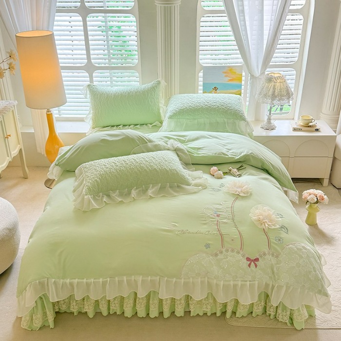 91家纺网 家纺一手货源 找家纺 苏米娜2026春夏新品韩版公主风超柔水洗棉床盖四件套刺绣针织棉双层纱纯棉棉麻全棉公主风床盖款四件套  秘密花园—新芽绿