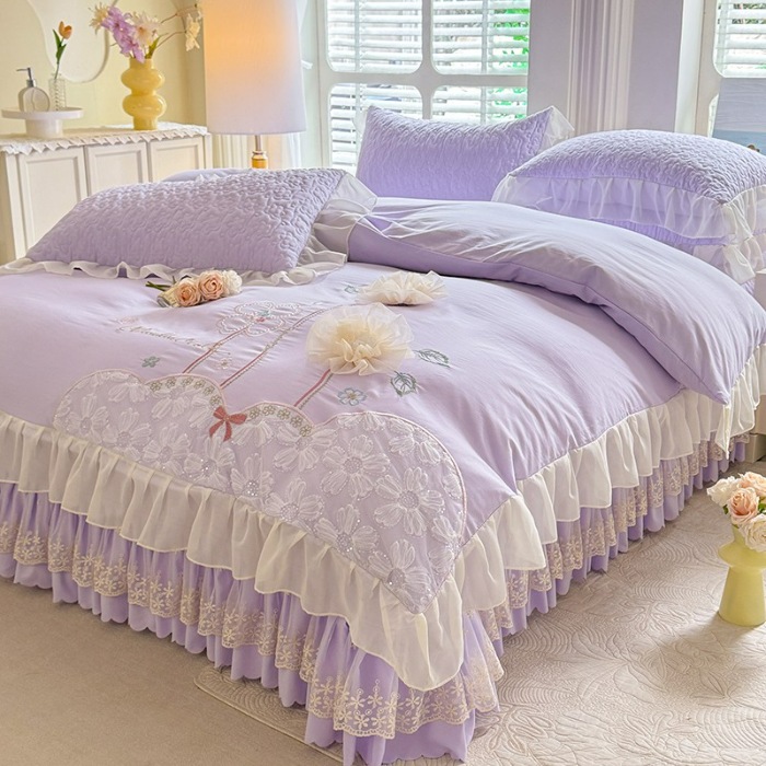91家纺网 家纺一手货源 找家纺 苏米娜2026春夏新品韩版公主风超柔水洗棉床盖四件套刺绣针织棉双层纱纯棉棉麻全棉公主风床盖款四件套  秘密花园—梦幻紫