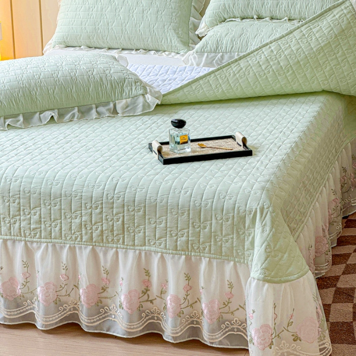 91家纺网 家纺一手货源 找家纺 苏米娜2025春夏韩版公主风水洗棉蕾丝床盖款夏被四件套法式蕾丝花边床裙款四件套 艾薇—奶油绿 