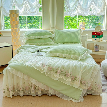 91家纺网 家纺一手货源 找家纺 （总）苏米娜家纺2025新款法式公主风甜美少女心超柔水洗棉床盖款夏被四件套云感皱皱棉蕾丝花边床裙款四件套