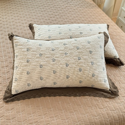 91家纺网 家纺一手货源 找家纺 2025春夏新款全棉针织棉棉麻印花小碎花针织棉双层纱夹棉枕套  梦蝶 