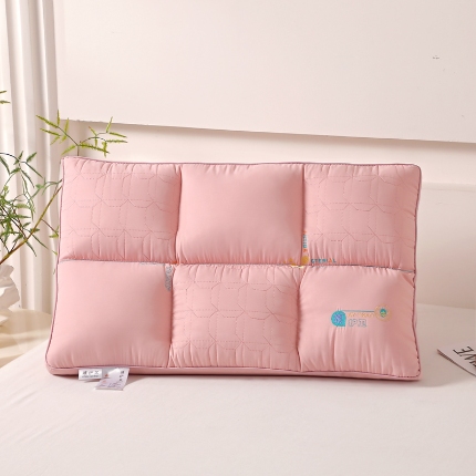 91家纺网 家纺一手货源 找家纺 兴丝露枕芯 全棉分区羽丝护颈枕 全棉羽丝枕 羽丝绒枕芯 分区枕 全棉护颈枕