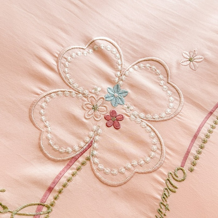 91家纺网 家纺一手货源 找家纺 苏米娜2026春夏新品韩版公主风超柔水洗棉床盖四件套刺绣针织棉双层纱纯棉棉麻全棉公主风床盖款四件套 秘密花园—樱花粉