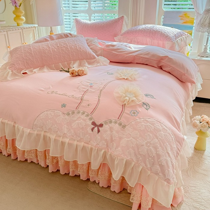 91家纺网 家纺一手货源 找家纺 苏米娜2026春夏新品韩版公主风超柔水洗棉床盖四件套刺绣针织棉双层纱纯棉棉麻全棉公主风床盖款四件套 秘密花园—樱花粉