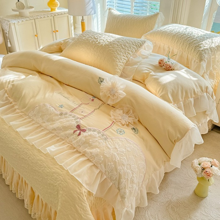 91家纺网 家纺一手货源 找家纺 苏米娜2026春夏新品韩版公主风超柔水洗棉床盖四件套刺绣针织棉双层纱纯棉棉麻全棉公主风床盖款四件套   秘密花园—嫩黄 