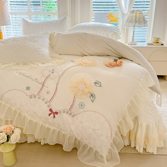 91家纺网 家纺一手货源 找家纺 苏米娜2026春夏新品韩版公主风超柔水洗棉床盖四件套刺绣针织棉双层纱纯棉棉麻全棉公主风床盖款四件套 秘密花园—奶昔白