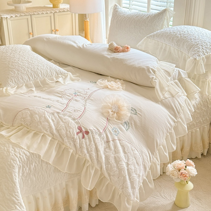 91家纺网 家纺一手货源 找家纺 苏米娜2026春夏新品韩版公主风超柔水洗棉床盖四件套刺绣针织棉双层纱纯棉棉麻全棉公主风床盖款四件套 秘密花园—奶昔白