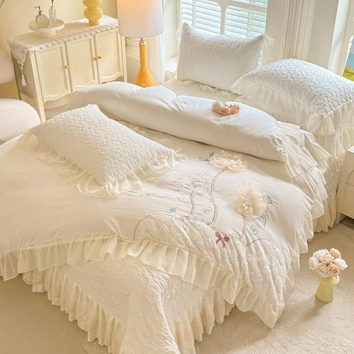 91家纺网 家纺一手货源 找家纺 苏米娜2026春夏新品韩版公主风超柔水洗棉床盖四件套刺绣针织棉双层纱纯棉棉麻全棉公主风床盖款四件套 秘密花园—奶昔白