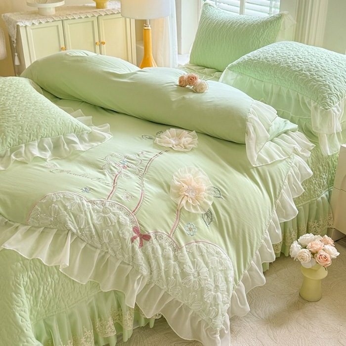 91家纺网 家纺一手货源 找家纺 苏米娜2026春夏新品韩版公主风超柔水洗棉床盖四件套刺绣针织棉双层纱纯棉棉麻全棉公主风床盖款四件套  秘密花园—新芽绿