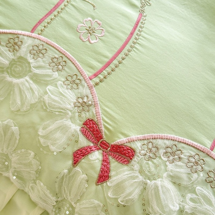 91家纺网 家纺一手货源 找家纺 苏米娜2026春夏新品韩版公主风超柔水洗棉床盖四件套刺绣针织棉双层纱纯棉棉麻全棉公主风床盖款四件套  秘密花园—新芽绿