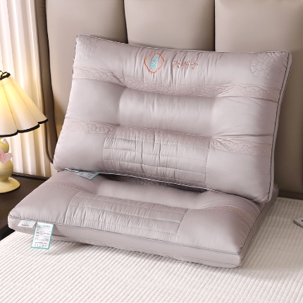 91家纺网 家纺一手货源 找家纺  A类全棉决明子枕 花草保健护颈枕 全棉羽丝绒枕头