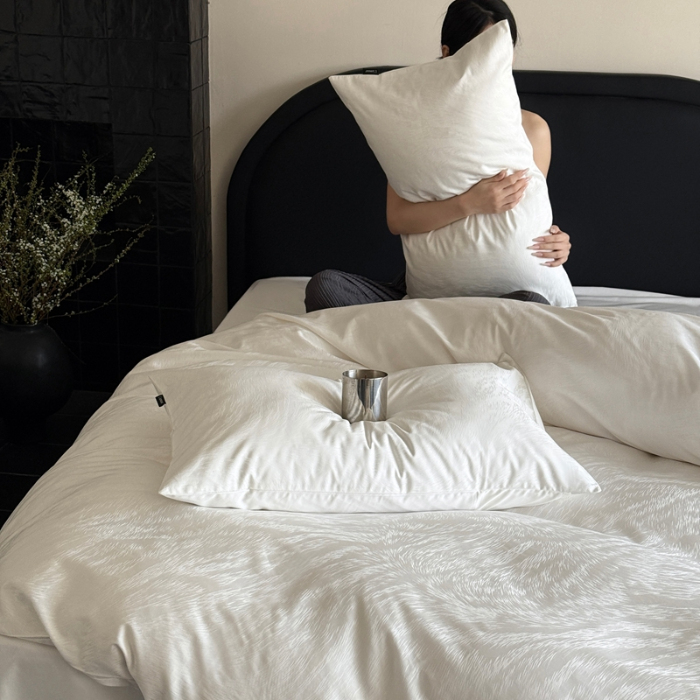 91家纺网 家纺一手货源 找家纺 2025新款秋冬款100S长绒棉提花系列四件套-月光拿铁 （标准会员-20元） 白色