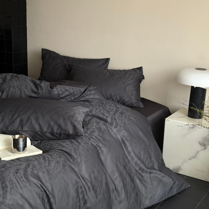 91家纺网 家纺一手货源 找家纺 2025新款秋冬款100S长绒棉提花系列四件套-月光拿铁 （标准会员-20元） 深灰