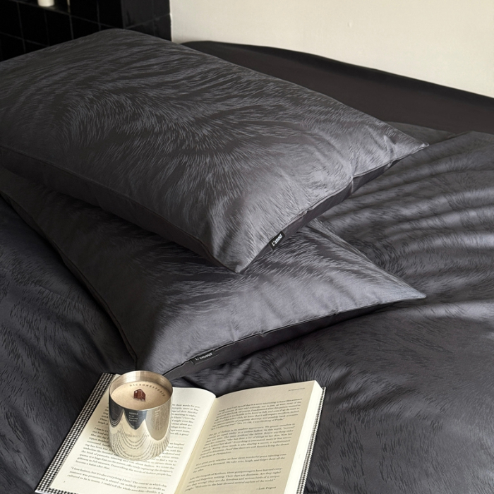 91家纺网 家纺一手货源 找家纺 2025新款秋冬款100S长绒棉提花系列四件套-月光拿铁 （标准会员-20元） 深灰