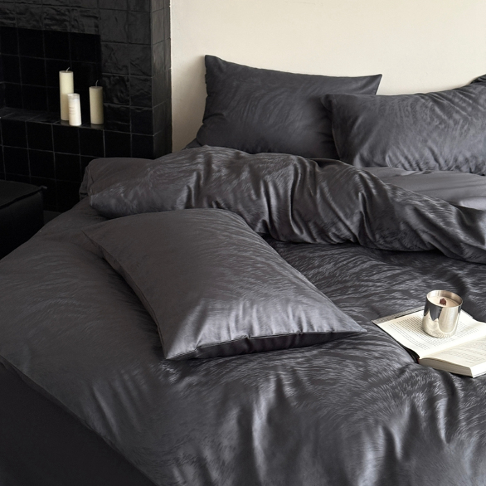 91家纺网 家纺一手货源 找家纺 2025新款秋冬款100S长绒棉提花系列四件套-月光拿铁 （标准会员-20元） 深灰