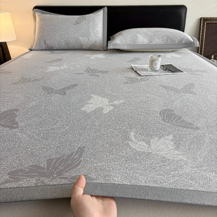 91家纺网 家纺一手货源 找家纺 （总）新方向 2025新款 专版花型 A类PE提花凉席养身席-翩翩起舞