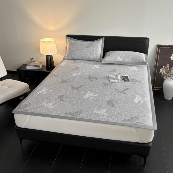 91家纺网 家纺一手货源 找家纺 （总）新方向 2025新款 专版花型 A类PE提花凉席养身席-翩翩起舞