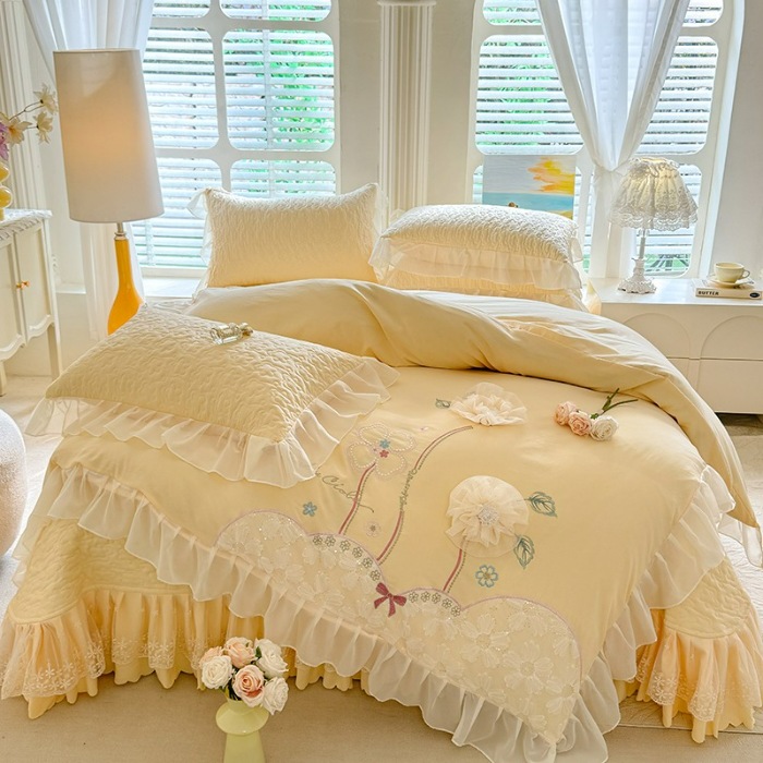 91家纺网 家纺一手货源 找家纺 苏米娜2025春夏新品韩版公主风超柔水洗棉床盖四件套刺绣针织棉双层纱纯棉棉麻全棉公主风床盖款四件套   秘密花园—嫩黄