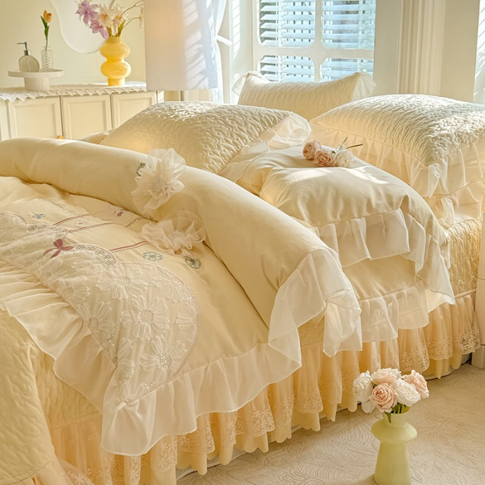 91家纺网 家纺一手货源 找家纺 苏米娜2025春夏新品韩版公主风超柔水洗棉床盖四件套刺绣针织棉双层纱纯棉棉麻全棉公主风床盖款四件套   秘密花园—嫩黄