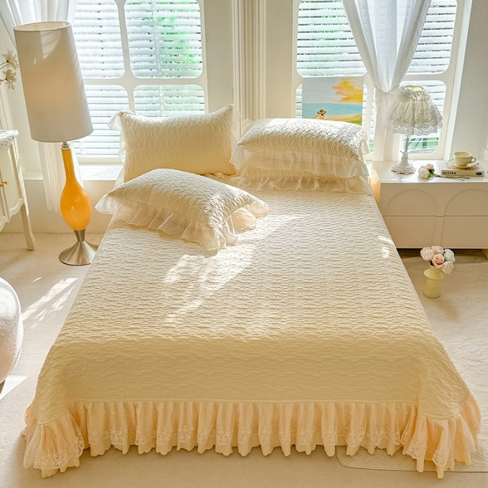 91家纺网 家纺一手货源 找家纺 苏米娜2025春夏新品韩版公主风超柔水洗棉床盖四件套刺绣针织棉双层纱纯棉棉麻全棉公主风床盖款四件套   秘密花园—嫩黄