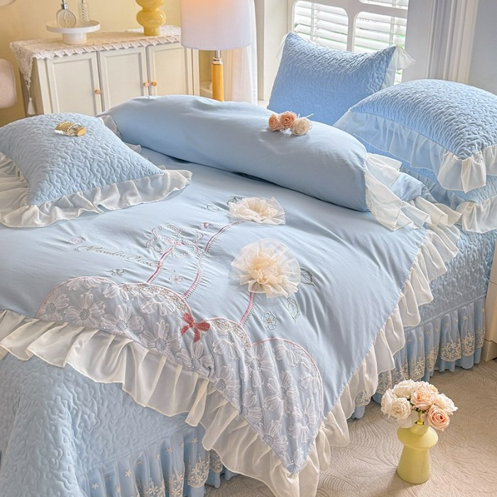 91家纺网 家纺一手货源 找家纺 苏米娜2025春夏新品韩版公主风超柔水洗棉床盖四件套刺绣针织棉双层纱纯棉棉麻全棉公主风床盖款四件套  秘密花园—婴儿蓝 