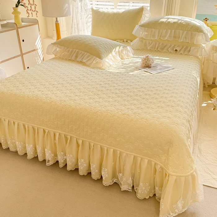 91家纺网 家纺一手货源 找家纺 苏米娜家纺2025春夏新品韩版甜美公主风超柔水洗棉床盖四件套刺绣针织棉双层纱纯棉棉麻全棉少女心夹棉床裙款夏被款床盖四件套 幻蝶-嫩黄 