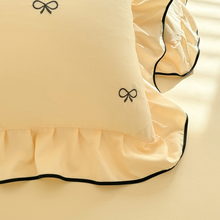 91家纺网 家纺一手货源 找家纺 漫布云家纺2025春夏新品韩版花边超柔水洗棉四件套蝴蝶结刺绣全棉磨毛水洗棉麻双层纱色织水洗棉四件套 蝶儿飞飞—嫩黄 