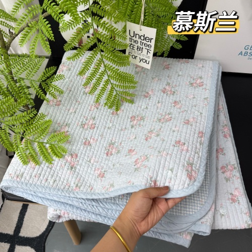 91家纺网 家纺一手货源 找家纺 （总）A类双面全棉床盖 200*220±5CM可机洗双面纯棉绗缝夹棉床单防滑垫