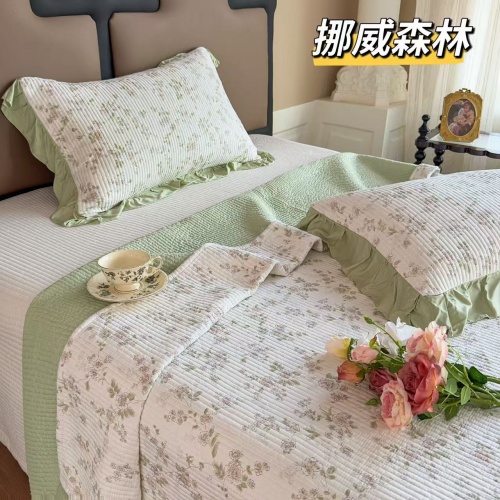 91家纺网 家纺一手货源 找家纺 （总）花边天丝床盖三件套260×240CM