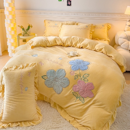 91家纺网 家纺一手货源 找家纺 （总）【苏东来】高端韩版少女心法式花边公主风纯色牛奶绒贴布绣刺绣四件套小清新兔毛绒法莱绒绣花床盖被套四件套