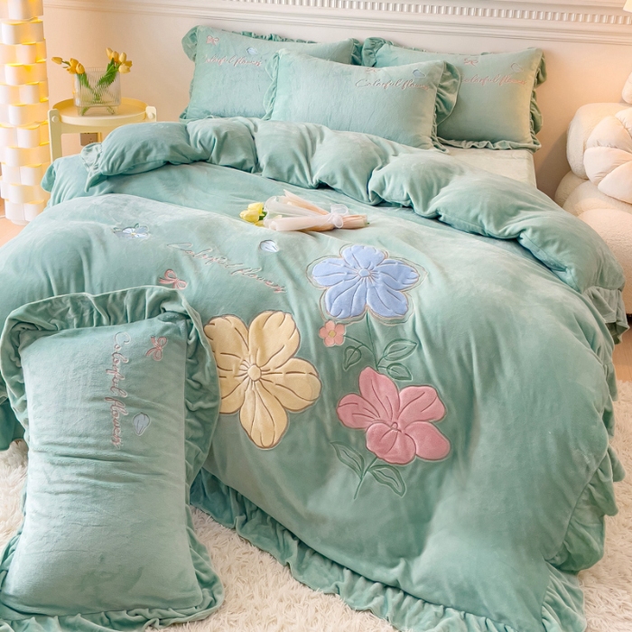 91家纺网 家纺一手货源 找家纺 （总）【苏东来】高端韩版少女心法式花边公主风纯色牛奶绒贴布绣刺绣四件套小清新兔毛绒法莱绒绣花床盖被套四件套