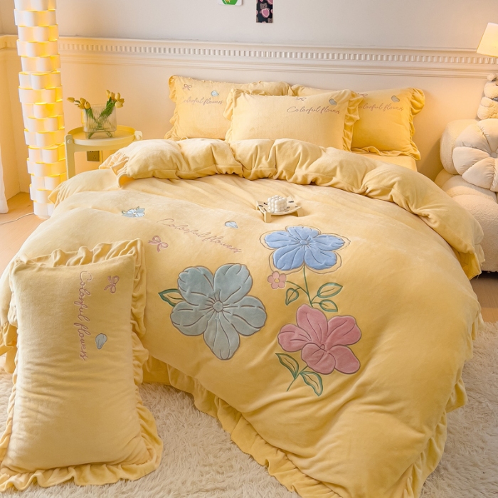 91家纺网 家纺一手货源 找家纺 （总）【苏东来】高端韩版少女心法式花边公主风纯色牛奶绒贴布绣刺绣四件套小清新兔毛绒法莱绒绣花床盖被套四件套