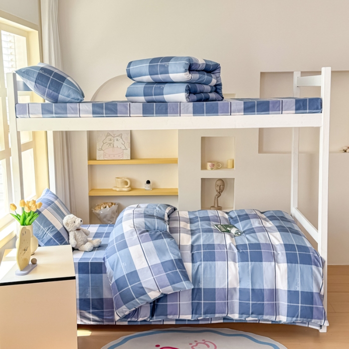 91家纺网 家纺一手货源 找家纺 （总）【苏东来】2025简约13372纯棉全棉学生三件套宿舍上下铺全棉纯棉格子印花三件套件单品被套床单枕套学生季