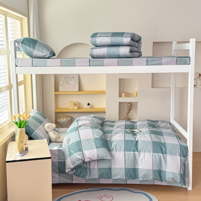 91家纺网 家纺一手货源 找家纺 （总）【苏东来】2025简约13372纯棉全棉学生三件套宿舍上下铺全棉纯棉格子印花三件套件单品被套床单枕套学生季