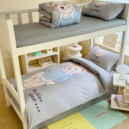 91家纺网 家纺一手货源 找家纺 （总）2025新款专版花型 学生季上下铺全棉长绒棉纯棉数码印花卡通三件套四件套-小熊比尔