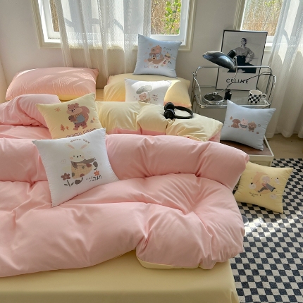 91家纺网 家纺一手货源 找家纺 （总）2025新款纯色双拼水洗棉四件套搭配抱枕组合ins风简约纯色学生套件+抱枕组合套装