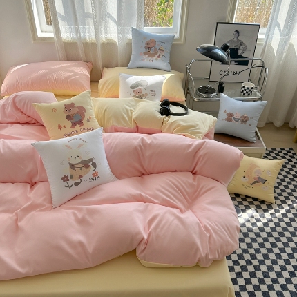 91家纺网 家纺一手货源 找家纺 （总）2025新款纯色双拼水洗棉四件套搭配抱枕组合多巴胺风软糯裸睡床单被套抱枕床上用品