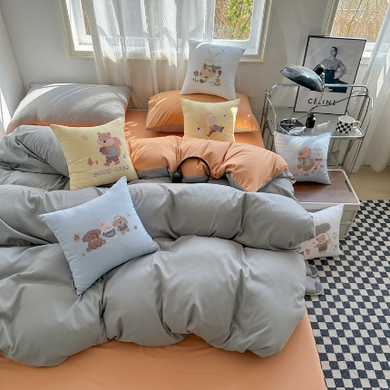 91家纺网 家纺一手货源 找家纺 （总）2025新款纯色双拼水洗棉四件套搭配抱枕组合多巴胺风软糯裸睡床单被套抱枕床上用品