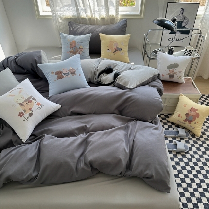 91家纺网 家纺一手货源 找家纺 （总）2025新款纯色双拼水洗棉四件套搭配抱枕组合多巴胺风软糯裸睡床单被套抱枕床上用品