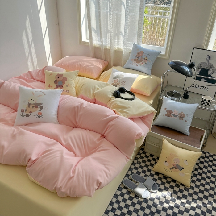 91家纺网 家纺一手货源 找家纺 （总）2025新款纯色双拼水洗棉四件套搭配抱枕组合多巴胺风软糯裸睡床单被套抱枕床上用品